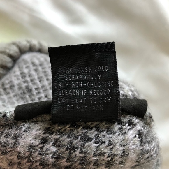 Steve Madden Snake Print & Neon Beanie Pom Hat - Picture 11 of 12